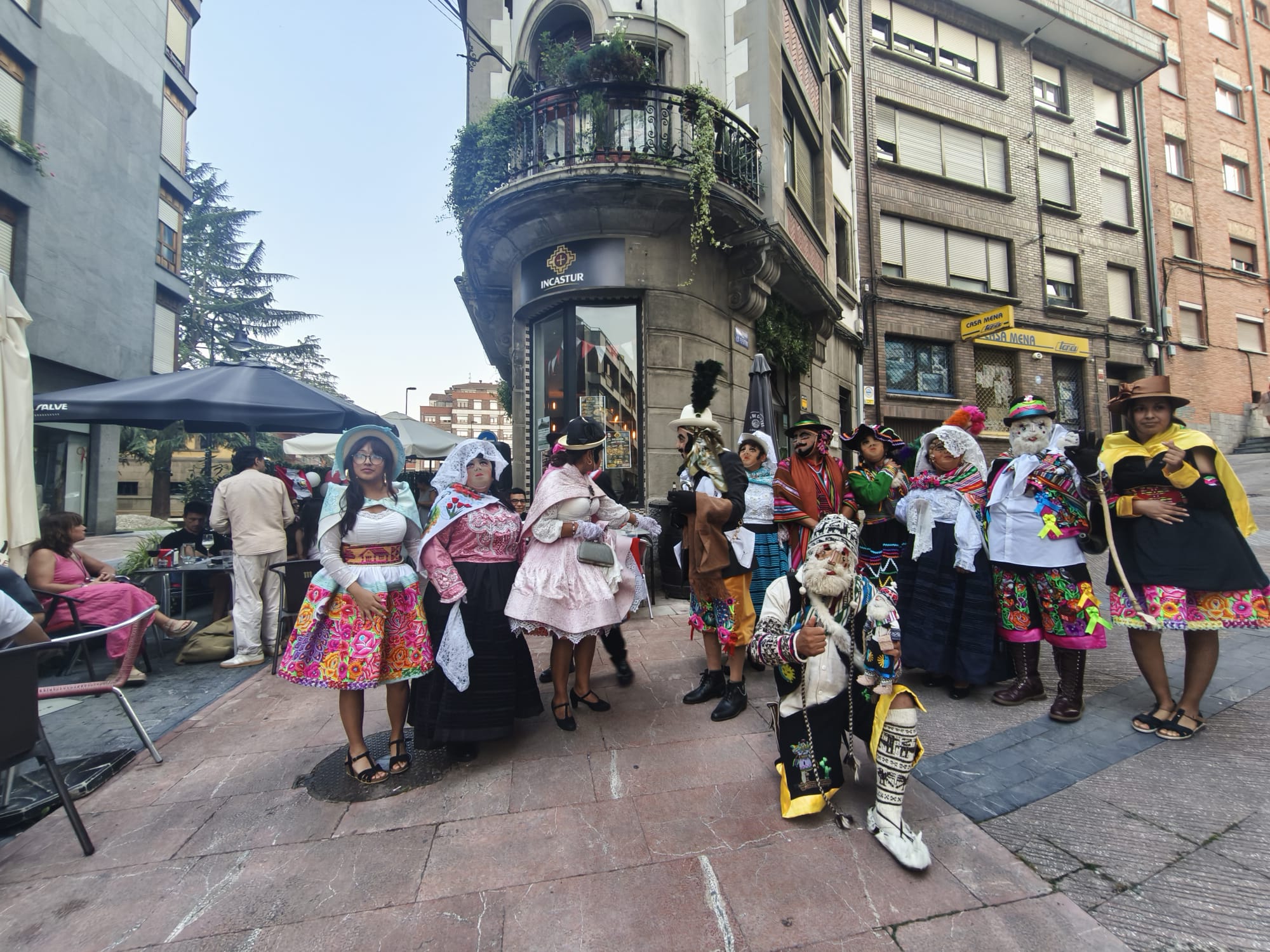 Integrantes de la Asociación Cultural Sumaq Perú